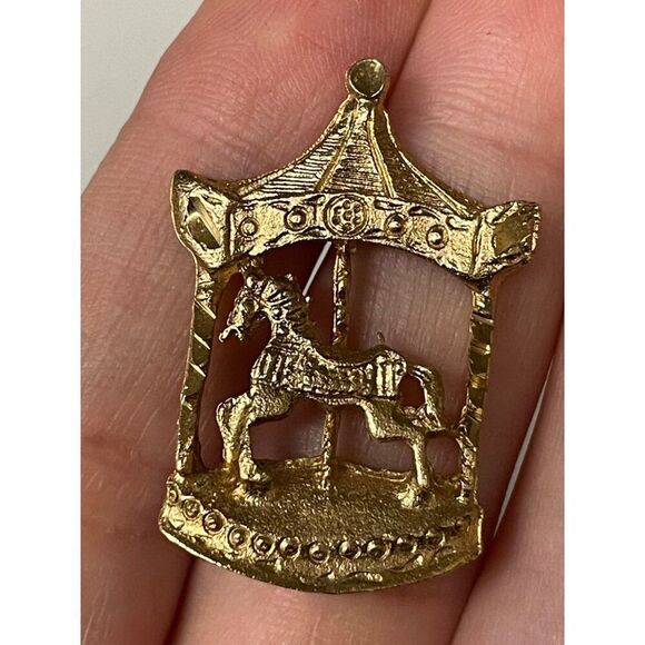 Vintage Indiana 1994-95 Carousel Horse Lapel Pin Gold-Tone - Picture 5 of 5
